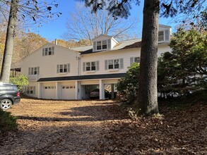 89 Florida Hill Rd, Unit LW in Ridgefield, CT - Building Photo - Building Photo