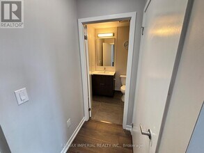 2520-2520 Eglinton Ave W in Mississauga, ON - Building Photo - Building Photo