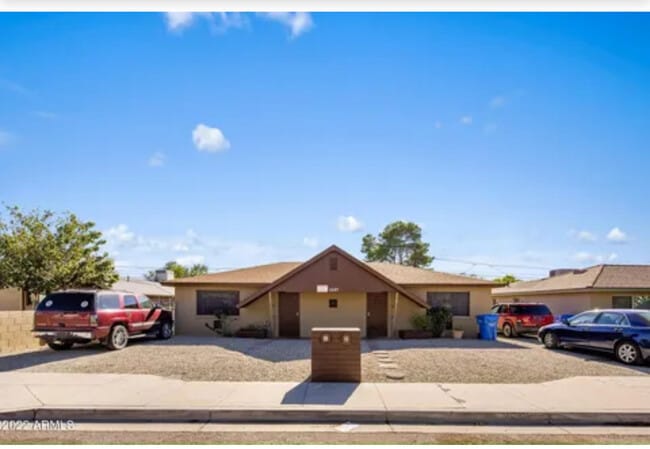 property at 1567 W Peoria Ave