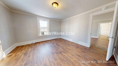22 Birch St, Unit 1 in Bangor, ME - Building Photo - Building Photo