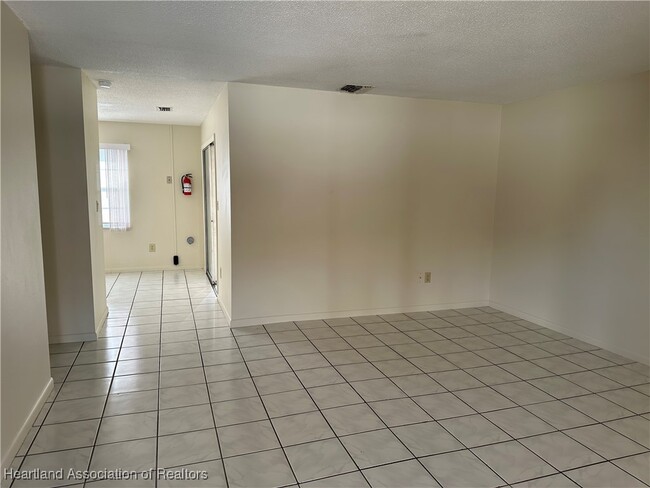7416 Valencia Rd in Sebring, FL - Foto de edificio - Building Photo