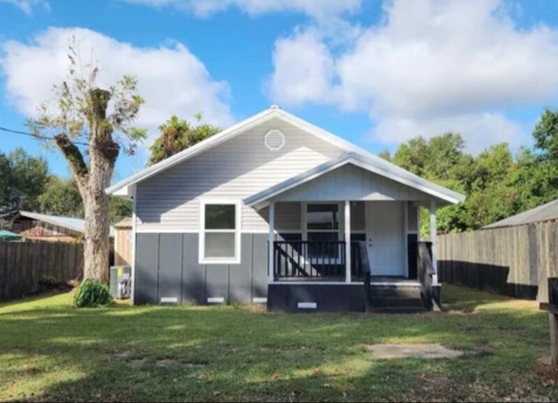 213 Wilson Ave in Atmore, AL - Foto de edificio