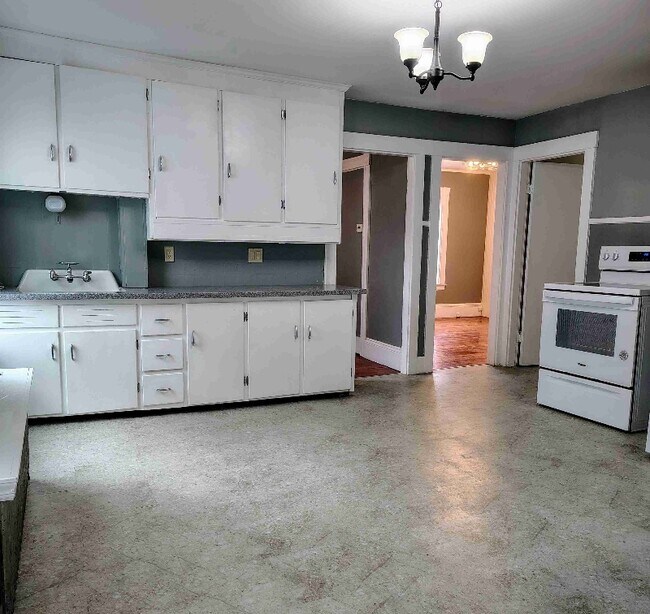 120 3rd St-Unit -1 in Auburn, ME - Building Photo - Building Photo