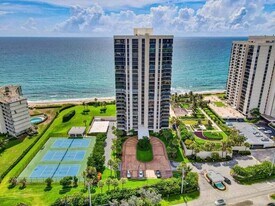 5380 N Ocean Dr in Riviera Beach, FL - Building Photo