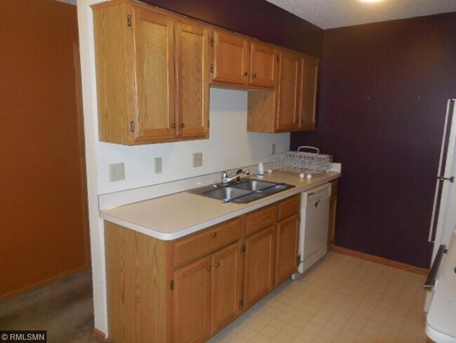 10618 Hummingbird St NW in Minneapolis, MN - Building Photo - Building Photo