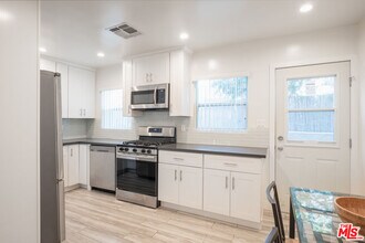 1024 Maple St in Santa Monica, CA - Building Photo - Building Photo