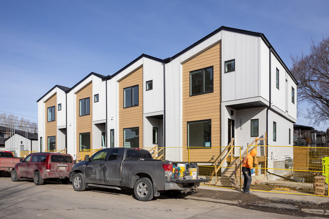 3903 2 St NW in Calgary, AB - Building Photo