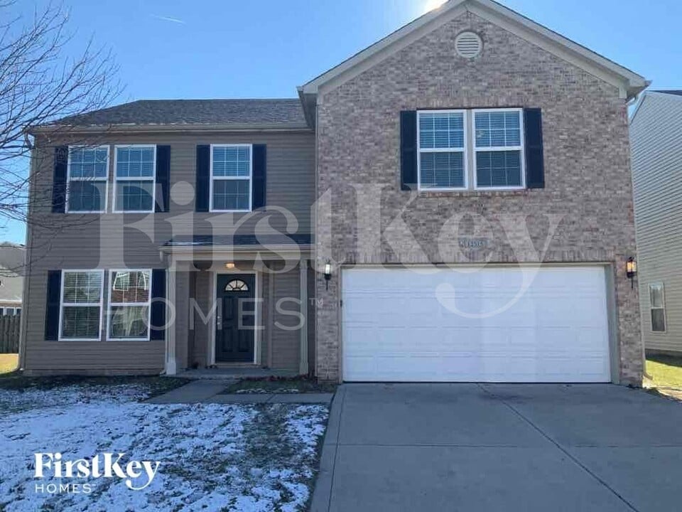 12515 Teacup Way in Indianapolis, IN - Foto de edificio