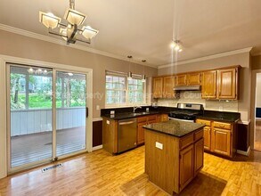 106 Oak Spring Ct in Carrboro, NC - Building Photo - Building Photo