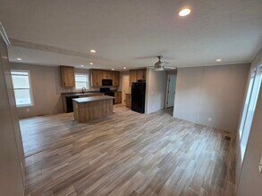 90 Thomas Ln in Chaska, MN - Building Photo - Building Photo