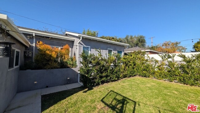 7851 Airlane Ave in Los Angeles, CA - Building Photo - Building Photo