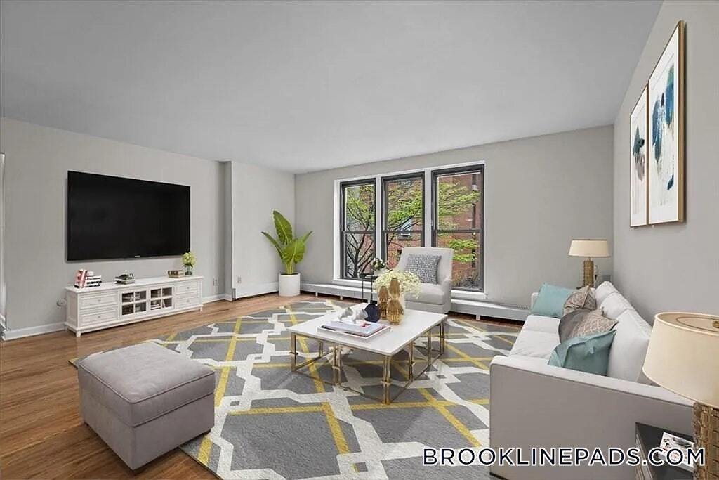 10 Juniper St in Brookline, MA - Building Photo