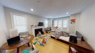 15 Lanark Rd, Unit 2 in Brookline, MA - Building Photo - Building Photo