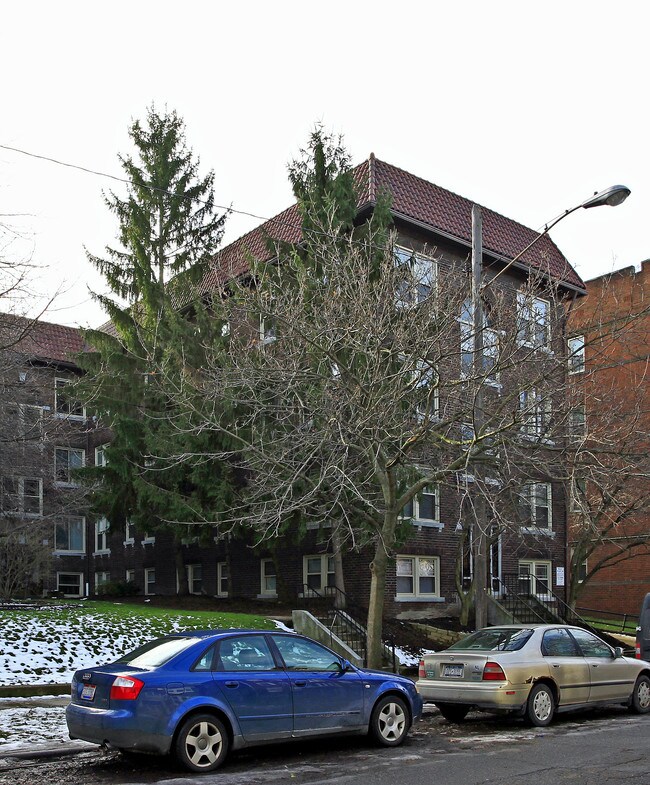 2742-2750 Hampshire Rd in Cleveland, OH - Foto de edificio - Building Photo