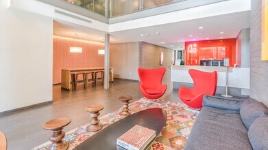 50 W Malden St, Unit 107 in Boston, MA - Foto de edificio - Building Photo