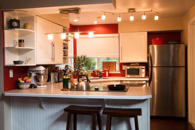 3306 Northeast Holman Street in Portland, OR - Building Photo - Building Photo