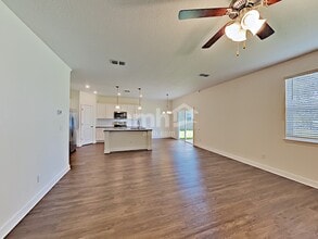 3015 Creek Village Ln in Green Cove Springs, FL - Foto de edificio - Building Photo