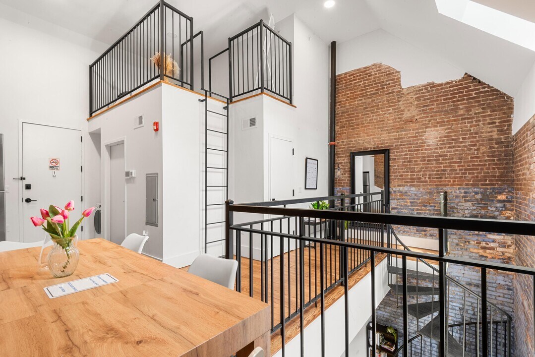 380 Montgomery St in Jersey City, NJ - Building Photo