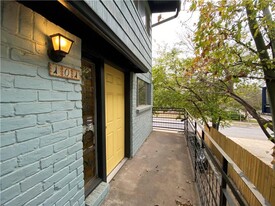2413 Leon St in Austin, TX - Building Photo