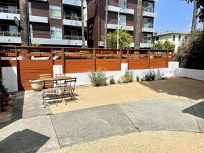 6000 Carlton Way in Los Angeles, CA - Building Photo - Building Photo