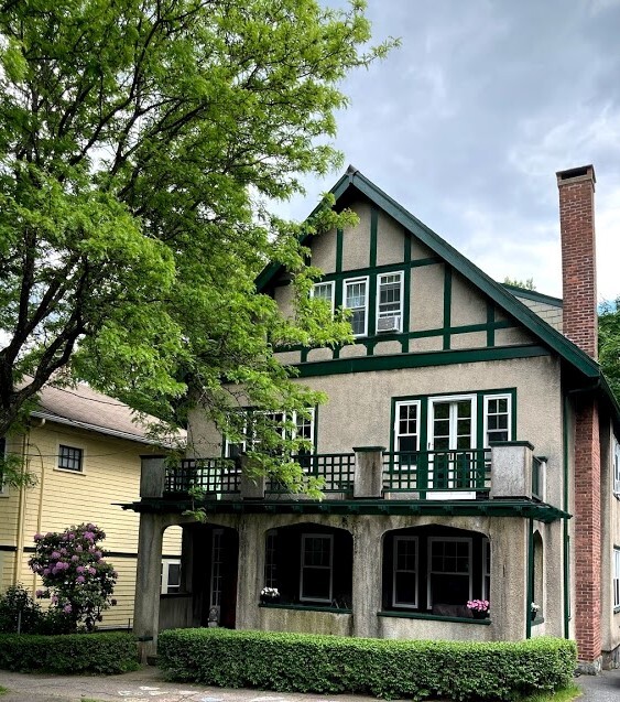 111 Sumner Rd in Brookline, MA - Building Photo