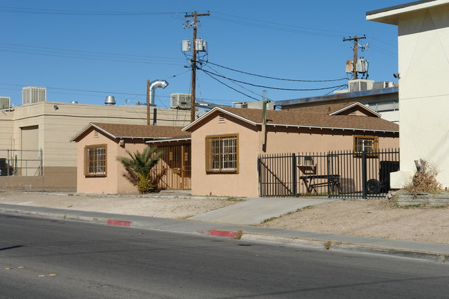 1315 E Carson Ave in Las Vegas, NV - Building Photo - Building Photo