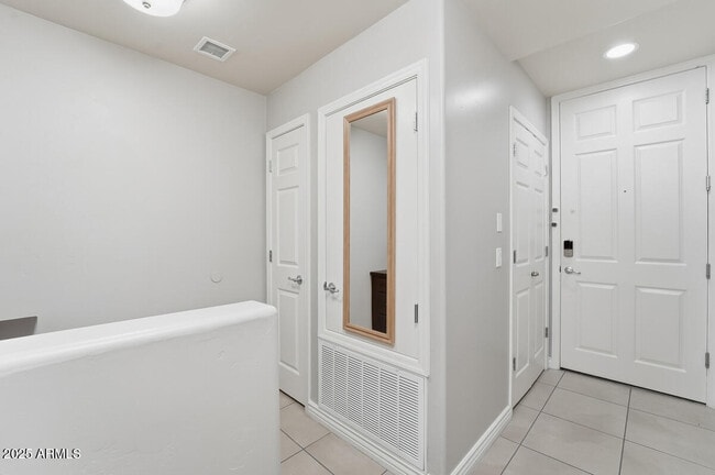 5350 E Deer Valley Dr in Phoenix, AZ - Building Photo - Building Photo