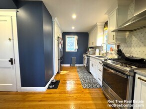 65 Whitford St in Boston, MA - Foto de edificio - Building Photo