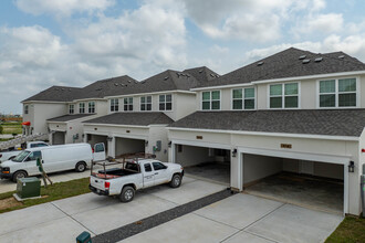 Crystal View at Lago Mar in Texas City, TX - Building Photo - Building Photo