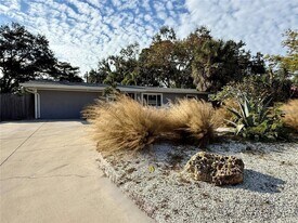 2126 Craft Ln in Sarasota, FL - Building Photo