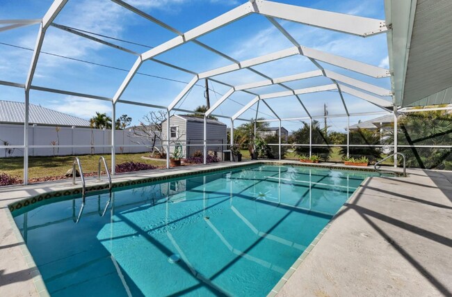 18327 Van Nuys Cir in Port Charlotte, FL - Building Photo - Building Photo