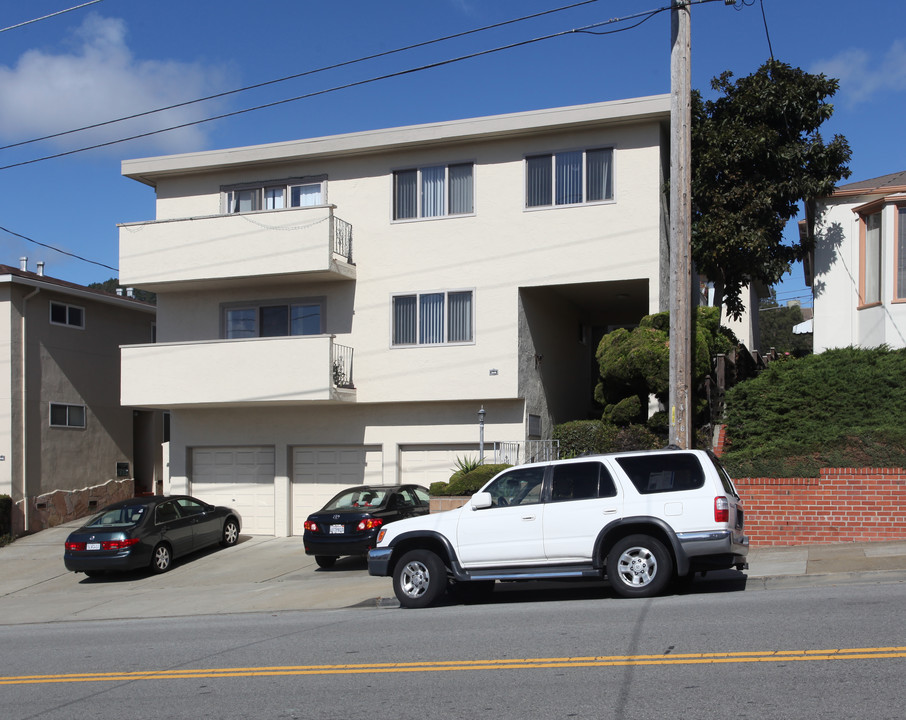 556 Miller Ave in South San Francisco, CA - Building Photo