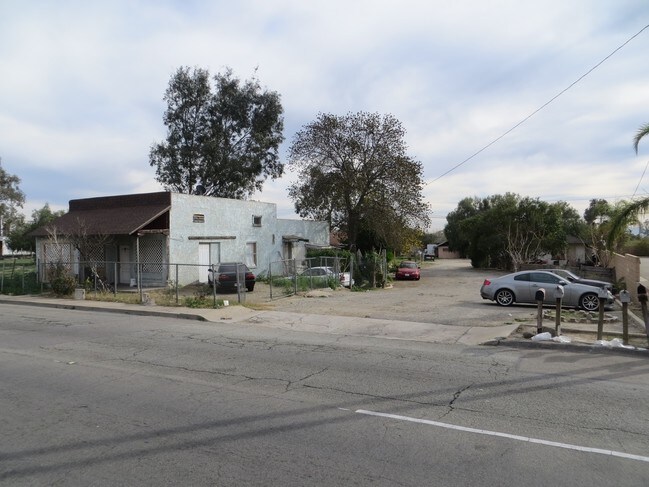 16171 Foothill Blvd in Fontana, CA - Building Photo - Building Photo