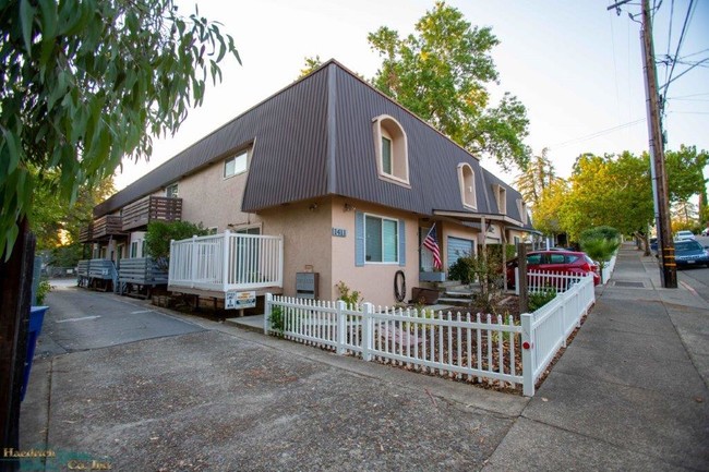 1411 Willis St in Redding, CA - Building Photo - Building Photo