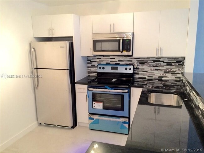 7845 Camino Real in Miami, FL - Building Photo - Building Photo