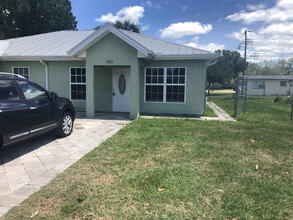 1009 4th Ave in Titusville, FL - Building Photo - Building Photo