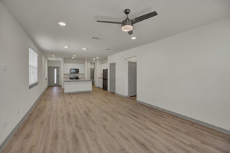 Millbrook Commons in San Marcos, TX - Foto de edificio - Building Photo
