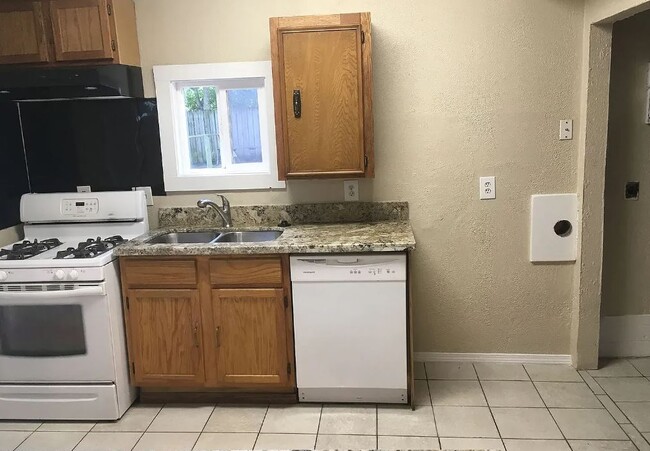 108 Waverly Dr in Bryan, TX - Building Photo - Building Photo