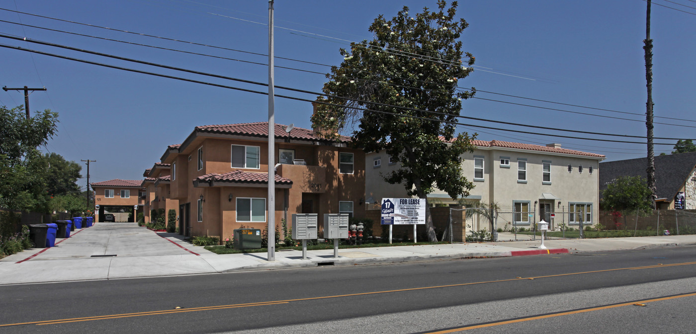 2061 Mountain Ave in Duarte, CA - Building Photo