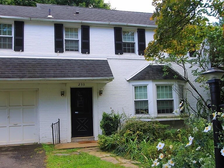 233 Forrest Ave in Elkins Park, PA - Foto de edificio