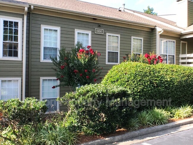 1104 Riverview Dr in Marietta, GA - Building Photo - Building Photo
