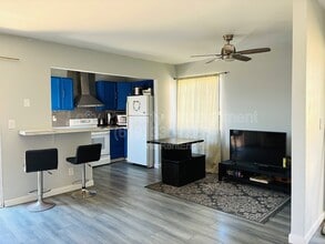 3254 Ashford St in San Diego, CA - Building Photo - Building Photo