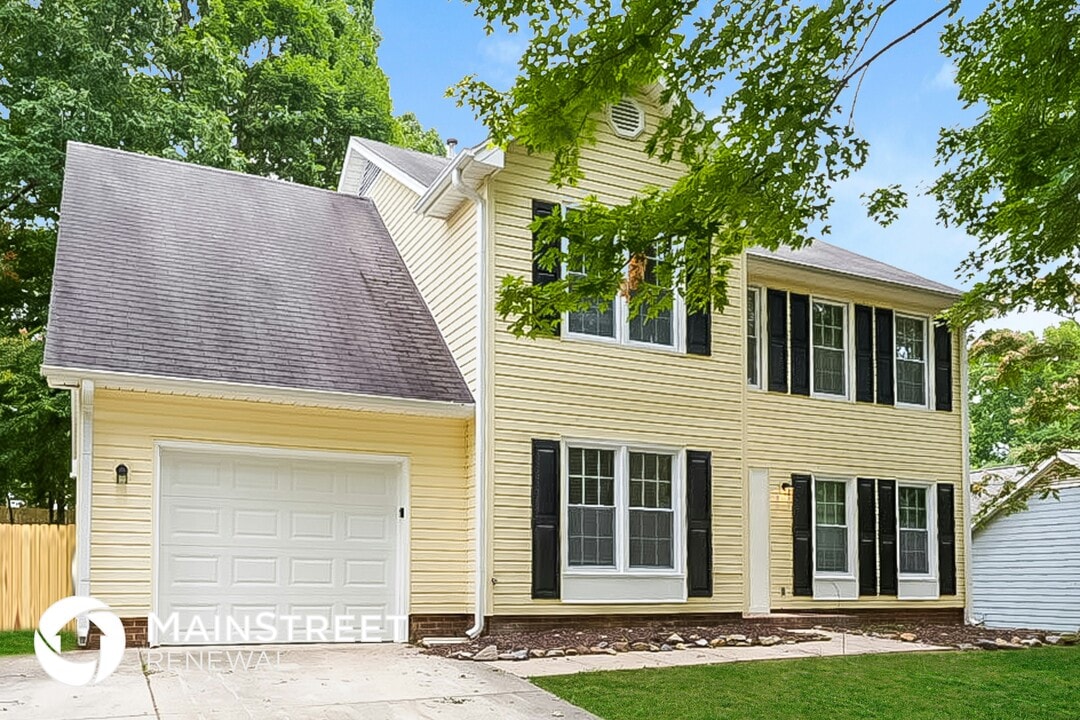 6815 Renwick Ct in Greensboro, NC - Building Photo