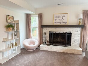 7601 Bedfordshire Dr in Charlotte, NC - Foto de edificio - Building Photo