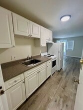 469 Westfield St, Unit 8A in West Springfield, MA - Building Photo - Building Photo