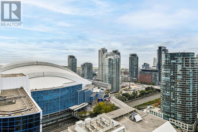 300 Front St W in Toronto, ON - Building Photo - Building Photo