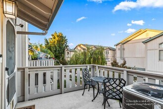 374 Coyote Creek Cir in San Jose, CA - Foto de edificio - Building Photo