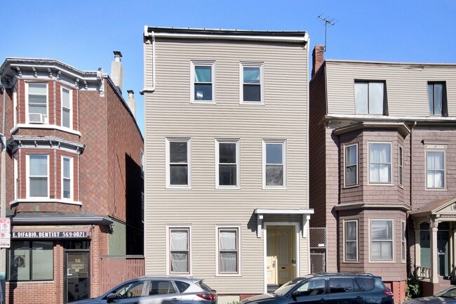 58 Bennington St, Unit 2 in Boston, MA - Foto de edificio - Building Photo
