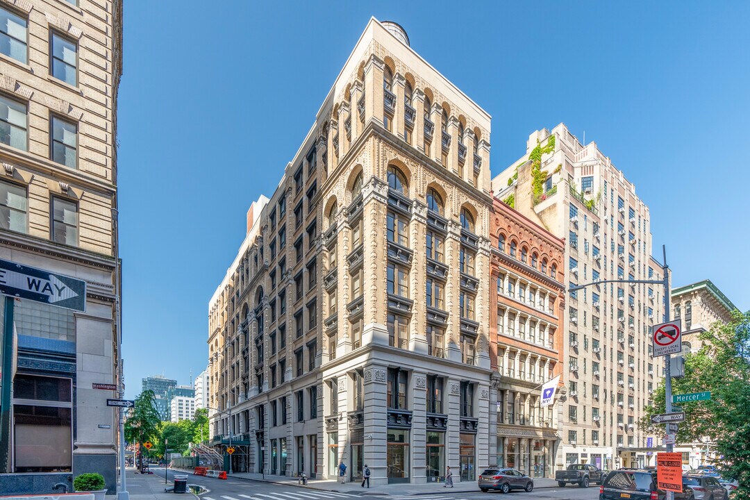 8 Washington Square North in New York, NY - Building Photo