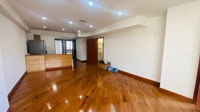 20-07 37th St in Queens, NY - Building Photo - Building Photo